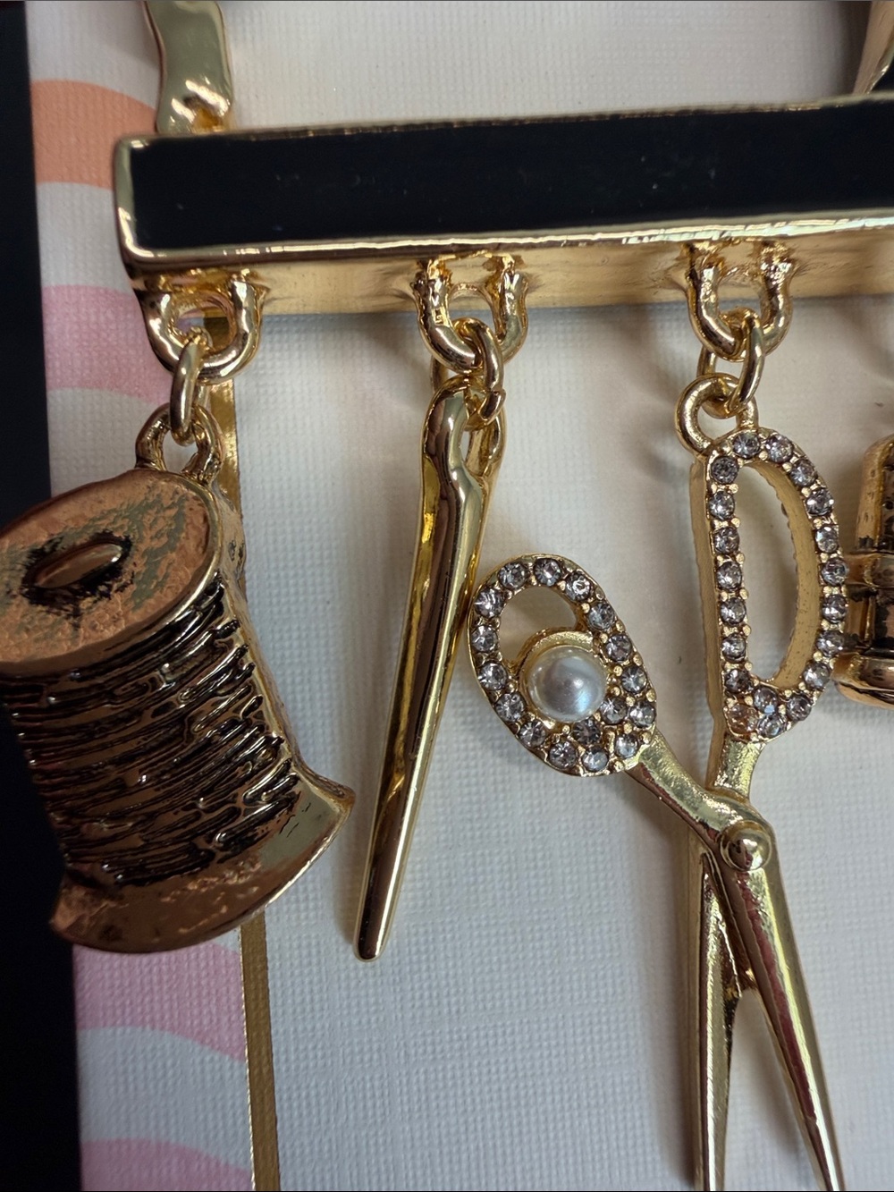 Piper K | Sewing Machine Motif Double Sided Glass Pearl Bag Charm 🧵🪡 - Picture 4 of 8